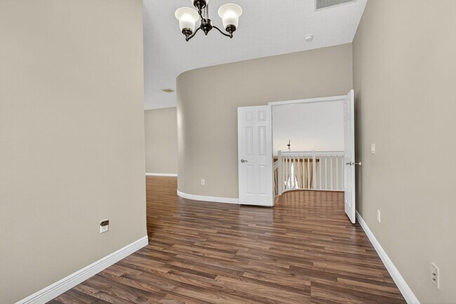 Building Photo - 8933 Alexandra Cir