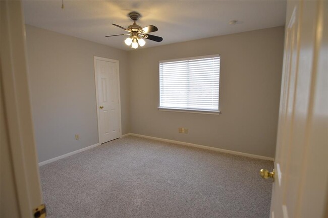 Building Photo - 11322 Rocky Mill Dr