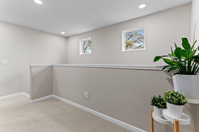 Building Photo - 1675 Addison Cir