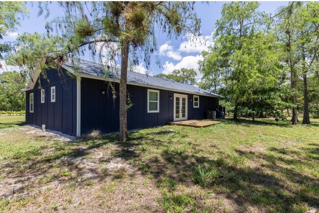 Building Photo - 16932 Aintree Dr W