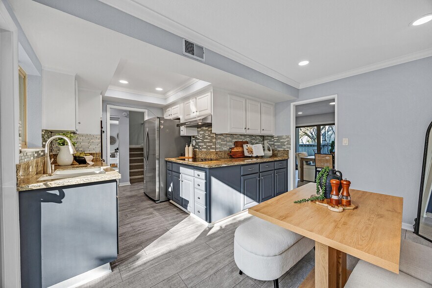 Building Photo - 7551 Maywood Dr