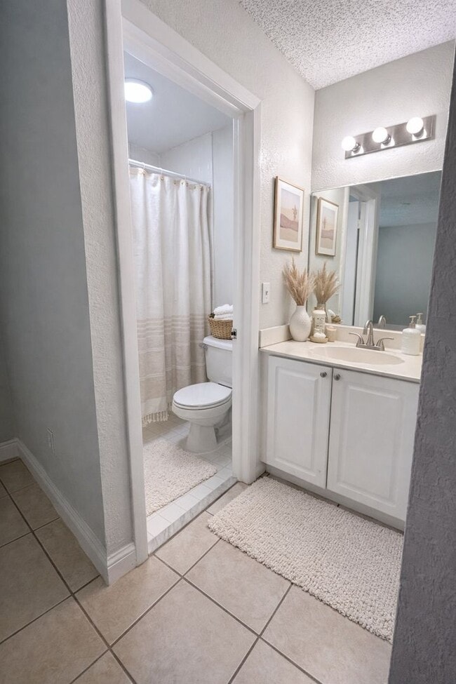 Building Photo - 3 bd/2.5 ba + Stainless Steel Appliances + 1 Car Garage + up to 3 Months Off!