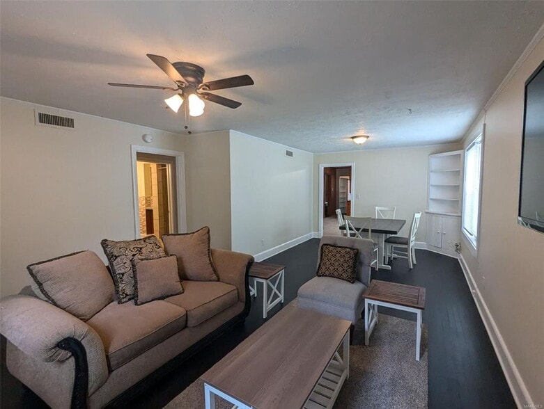 Building Photo - 902 W Tuskeena St