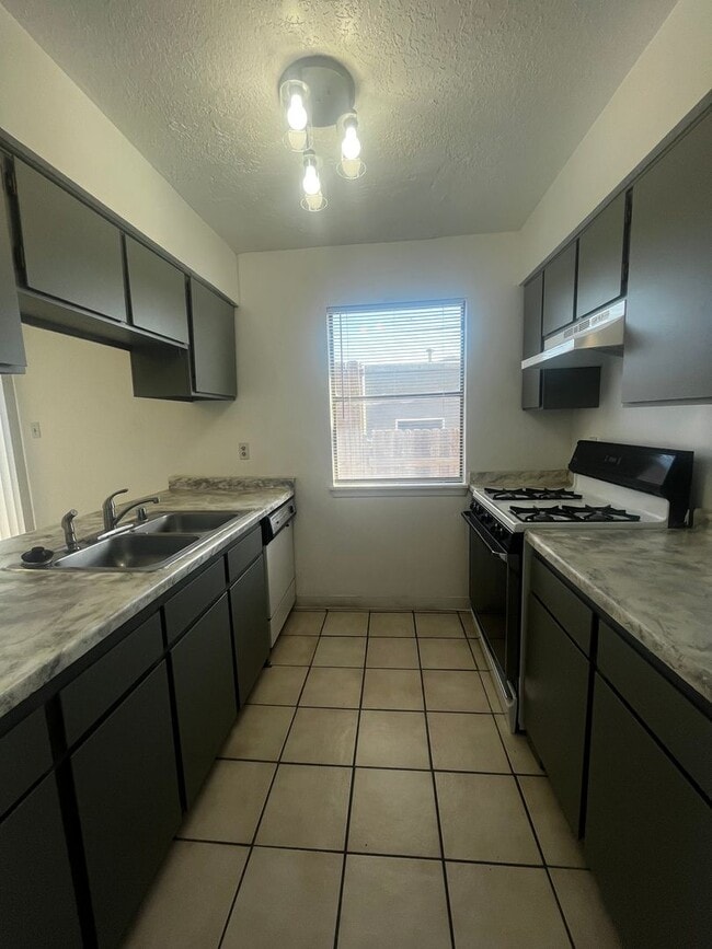 Building Photo - Updated 2 bedroom in Rio Rancho