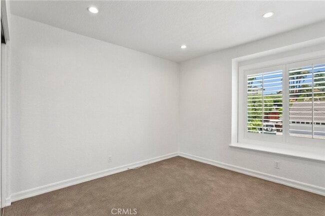 Building Photo - 28501 El Sur