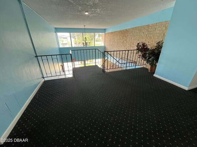 Building Photo - 1850 S Park Ave