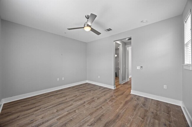 Building Photo - 2222 Simond Ave