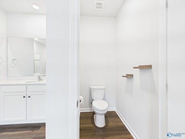 Building Photo - 157 High Leaf Dr