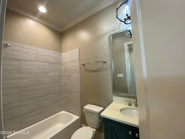 Building Photo - 2110 Belfleur St