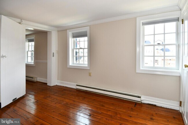 Building Photo - 17 - Apt. #1 Madision Street Unit