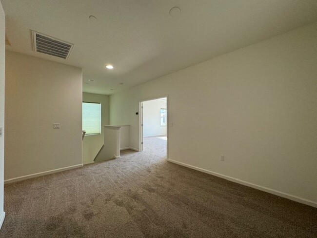 Building Photo - Luxurious 4-Bedroom Home in Gilroy’s Weste...