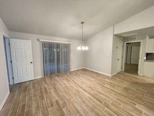 Building Photo - Beautiful Single Family Home! $2395/1085ft2-South Sarasota, 3-Bed/2-Bath, Fully Renovated: Annual...