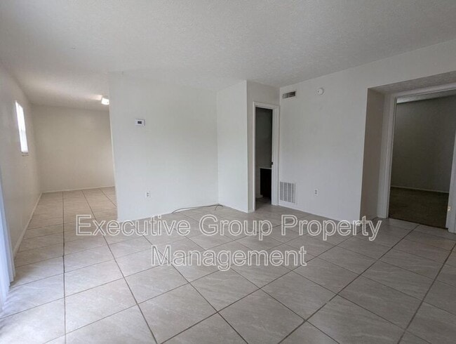 Building Photo - 1190 Lois Ln