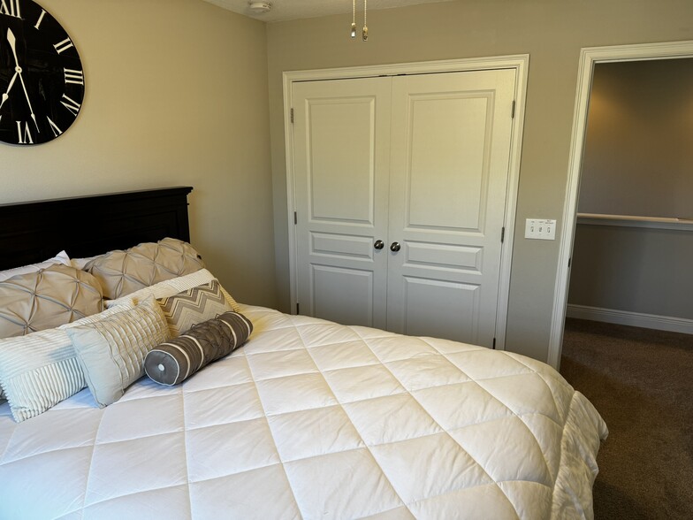 Room 1 - 4131 N Habana Ave