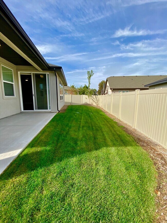 Primary Photo - Lovely Single Level 3 Bed 2 Bath Home in M...