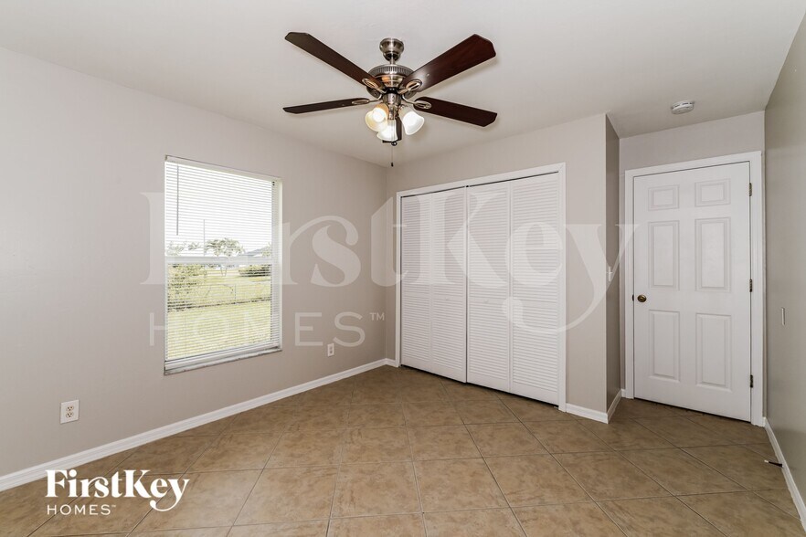 Building Photo - 2513 SW 31st St