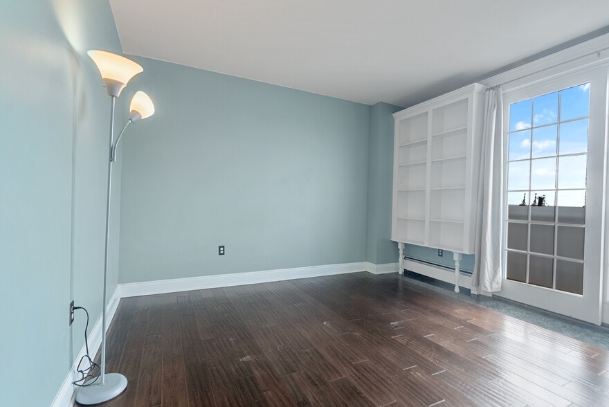 Building Photo - 100 Shearwater Ct E