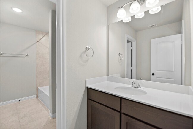 Building Photo - 28080 Woodland Bend Way