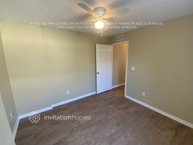 Building Photo - 214 Oak Branch Dr