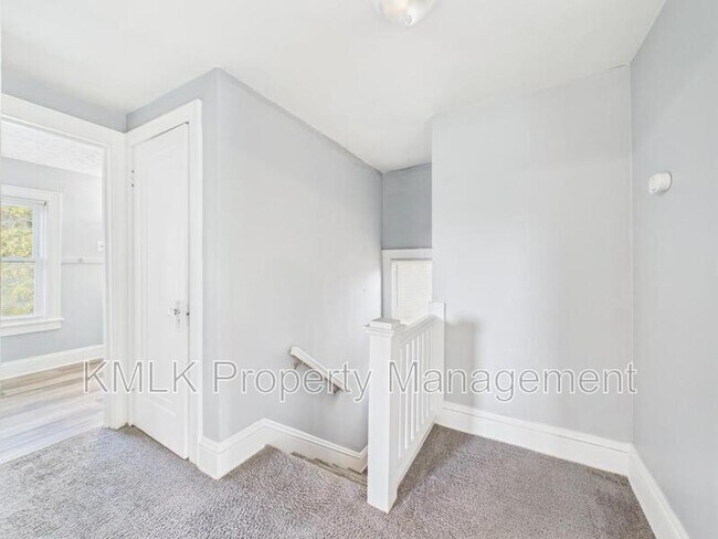 Building Photo - 903 Donald Ave