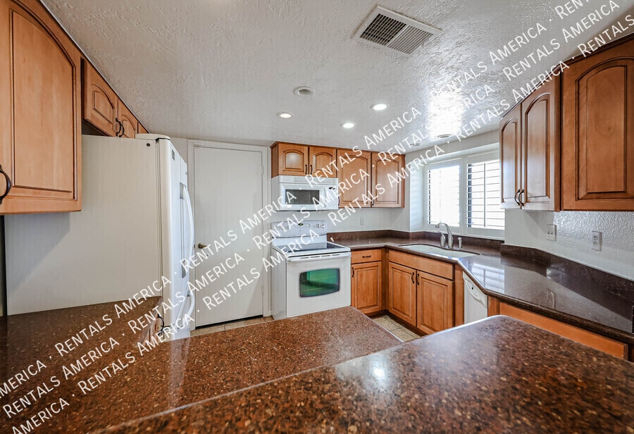 Building Photo - 3301 E Wescott Dr