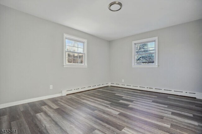 Building Photo - 102 N Jackson Ave