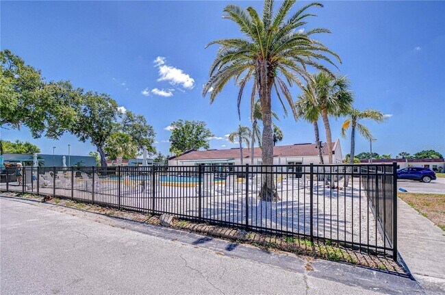 Building Photo - 13870 Oakwood Ln