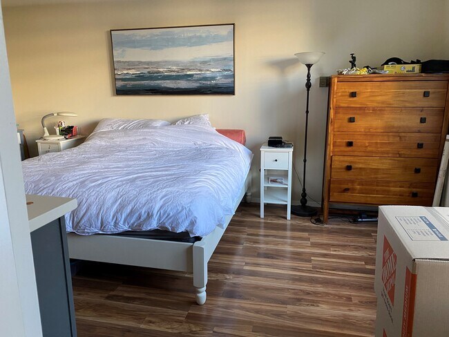 Master Bedroom - 11801 Rockville Pike
