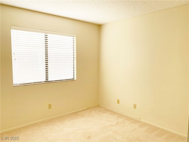 Building Photo - 3008 Ocean View Dr