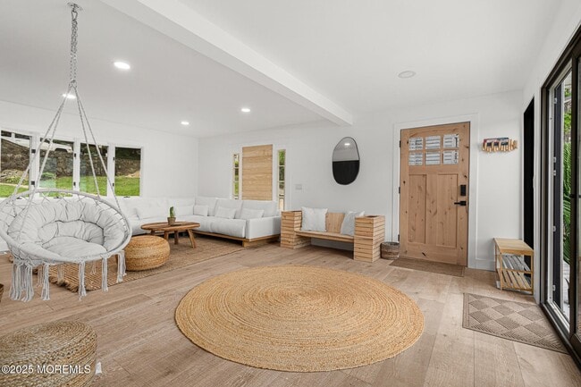 Building Photo - 39 Upper Lakeview Ave