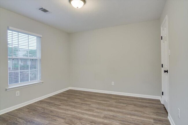 Building Photo - 684 Brook Trail