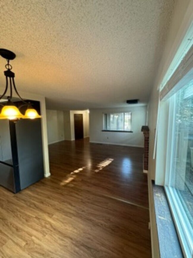 Building Photo - Villalpando - 1218-1222 Summers Lane PM 9-...