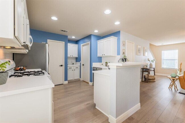 Building Photo - 336 Celery Loop