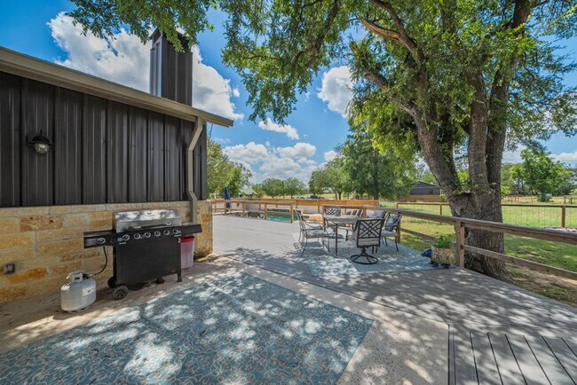 Building Photo - 1740 W Live Oak St