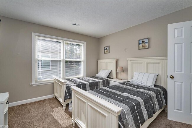 Building Photo - 440 N Oceana Blvd