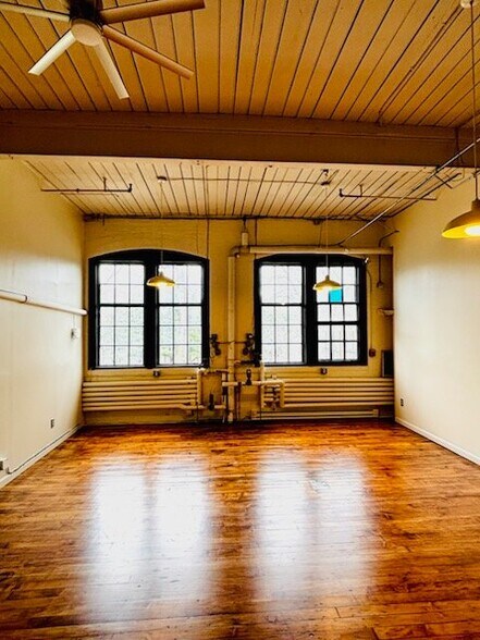 Building Photo - 595 Mineral Spring Ave