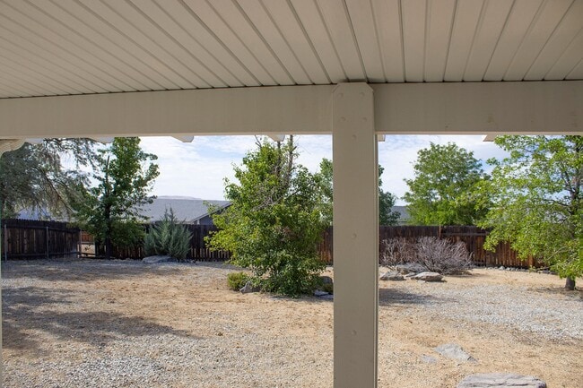 Building Photo - 3 Bed, 2 Bath, Huge Fenced Back Yard, 2-Car Garage in Wingfield Springs