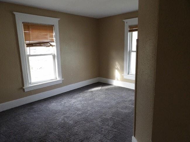 Building Photo - FOR RENT NOW