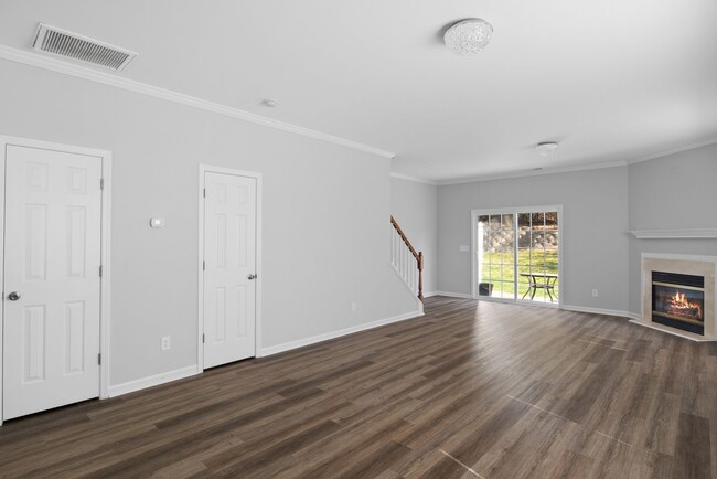 Building Photo - North Raleigh Townhouse with One Car Garage