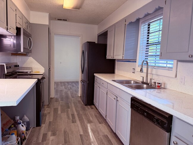 Building Photo - 4345 Cunningham Dr