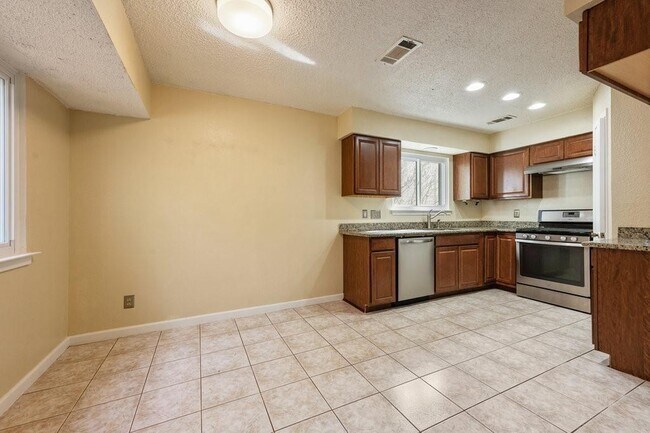 Building Photo - 11105 Blackmoor Dr