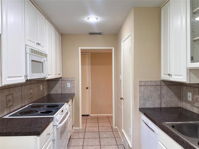 Building Photo - 811 Sherbrook Dr