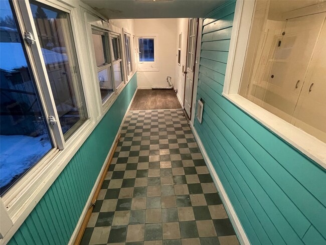 Building Photo - 947 W 3rd St