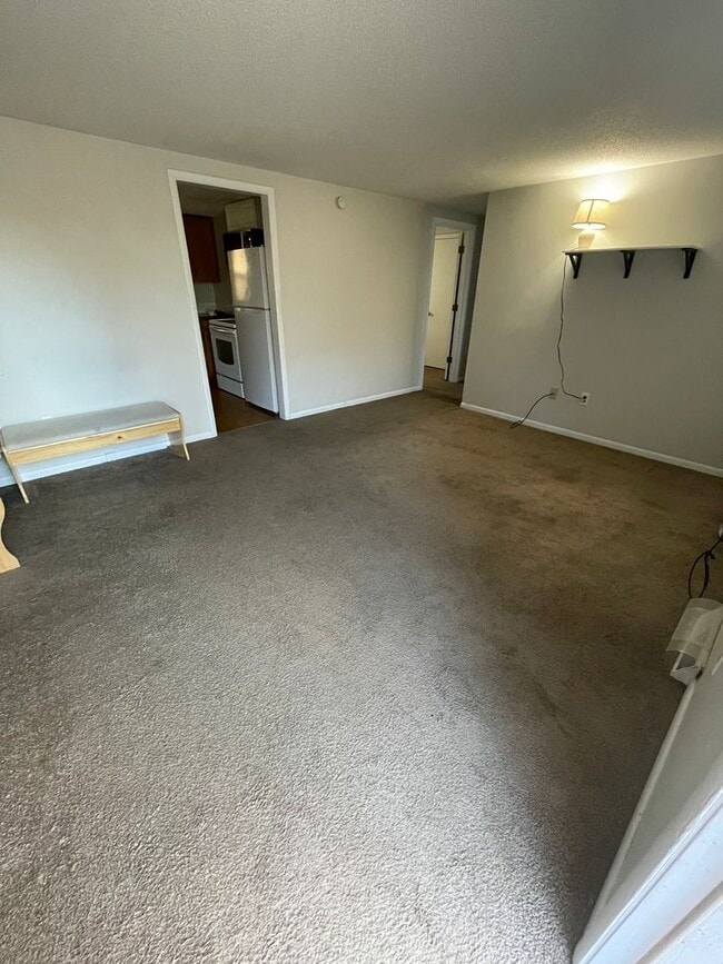 Building Photo - 3 bed/ 1 bath Single Family House