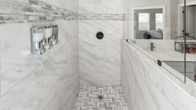 Building Photo - 505 Carl St