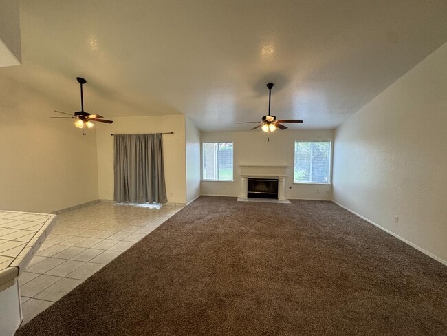 Building Photo - 1848 E Everglade Ave