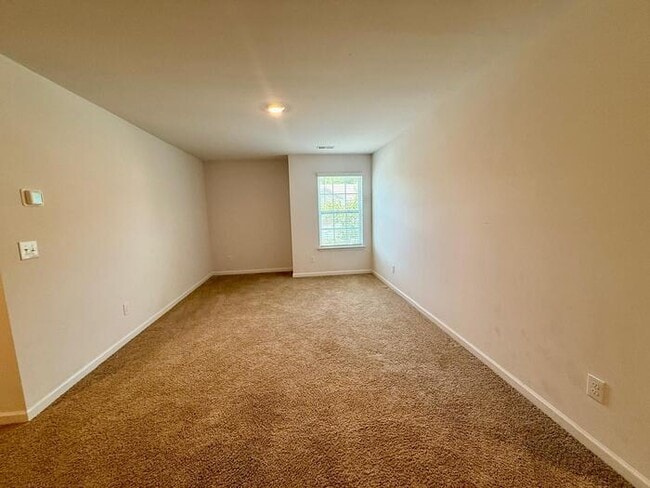 Building Photo - 13023 Newburgh Green Dr