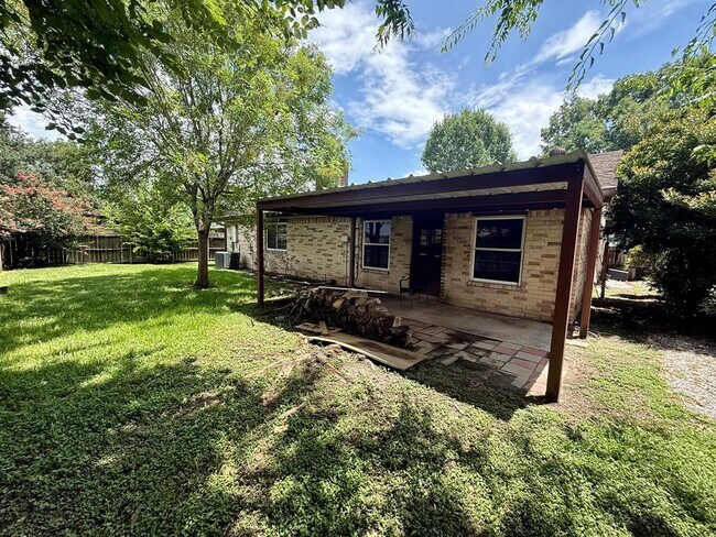 Building Photo - 9407 Pinole Ln