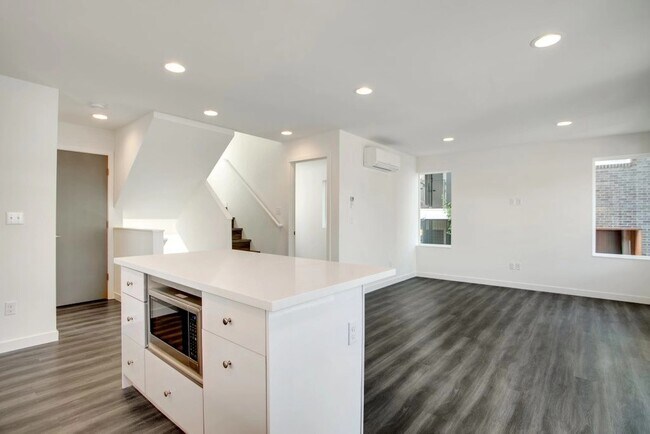 Building Photo - 5222 Brooklyn Ave NE