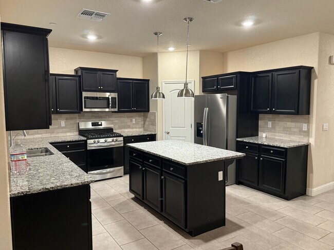 Building Photo - 2306 Malaspina Dr